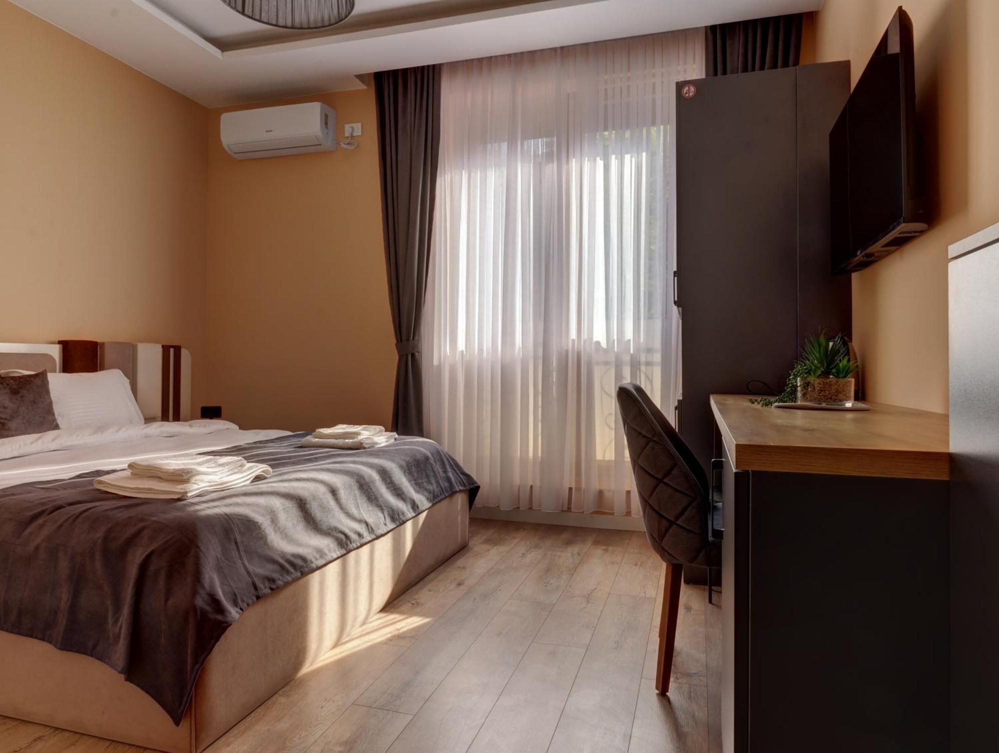 Midtown Prishtina Stays - Central Location Пристина Екстериор снимка
