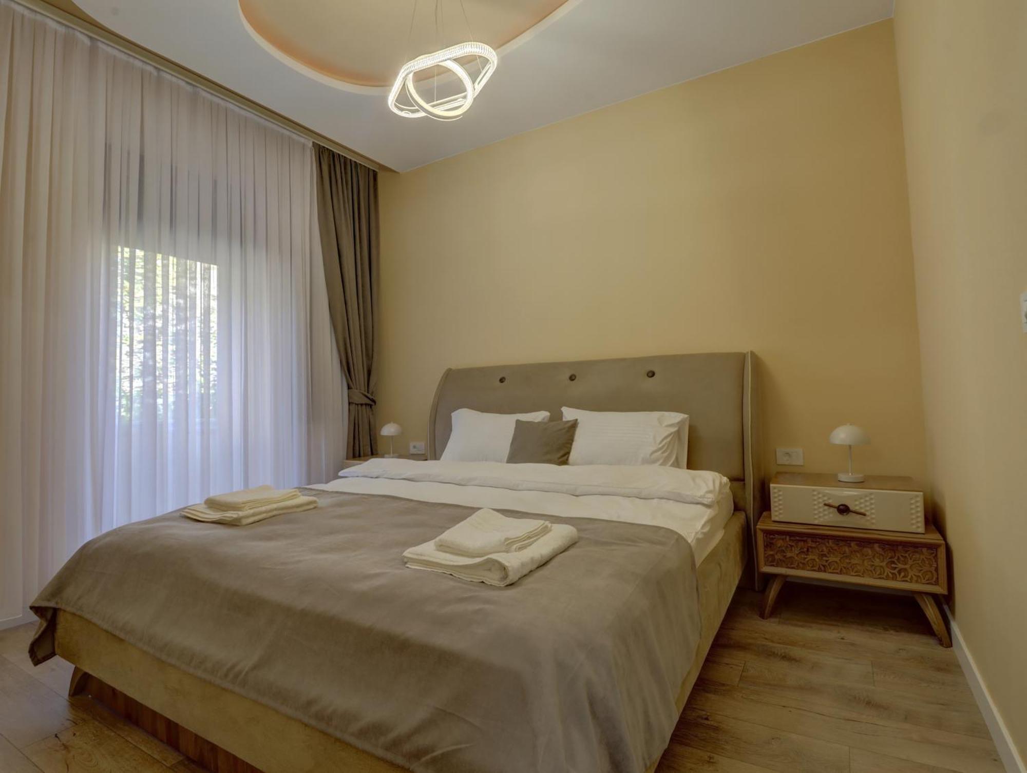 Midtown Prishtina Stays - Central Location Пристина Екстериор снимка